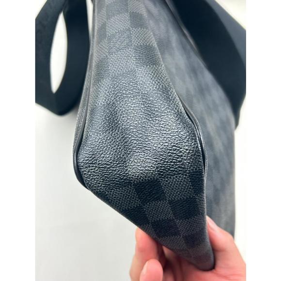 Louis Vuitton danger graphite crossbody messenger shoulder bag - Picture 5 of 9